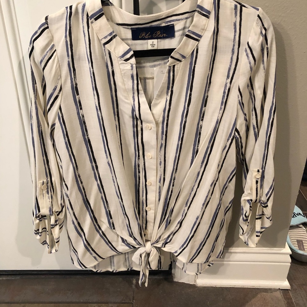 Perfect casual/dress up blouse. Never been worn